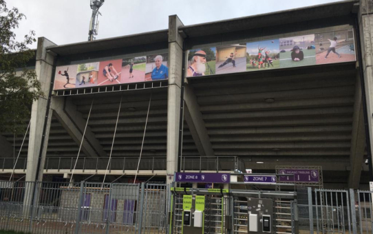 Bendu, Zaid, Jesse, Renéé, Wannes en Thomas kregen een mooi plaatsje onder de tribune van het Beerschot-stadion, het hart van de Olympische Spelen in 1920