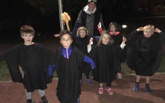 Nu de dagen korter worden en het vroeger donker wordt hebben de Kangoeroes van Beerschot Atletiek Berchem alvast een griezelige Halloween-training gehad!